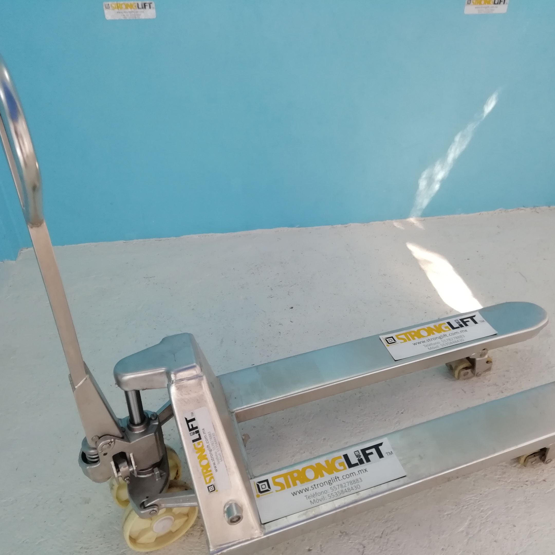 Patín 2 ton. de acero inox, angosto, horquillas 20.5"x48"  Mod. 14