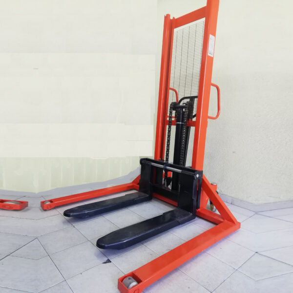 Apilador hidra. extra ancho 2 ton. a 1.6m Mod. 60